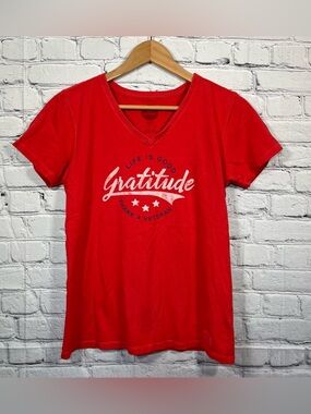 Life Is Good Gratitude Thank a Veteran V-Neck T-Shirt Womens Size Small Red